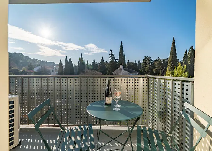 アパート Fables Du Jardin De La Fontaine ニーム